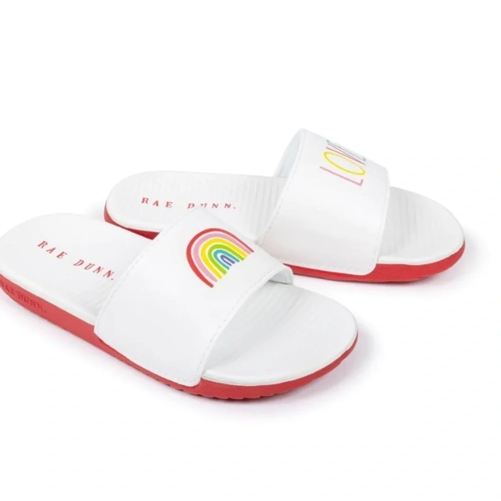 NWT Rae Dunn. Slides “Love.” White Rainbow